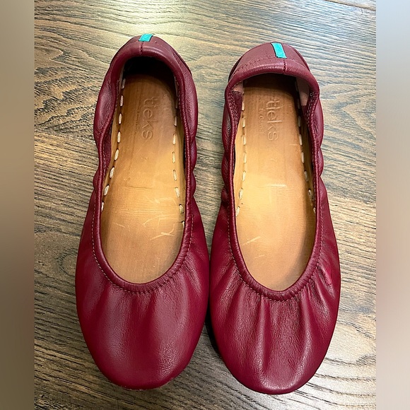 Tieks Shoes - Tieks burgundy flats size 7. Great condition.   EUC.